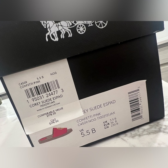 NEW COACH SANDALS - Picture 4 of 5